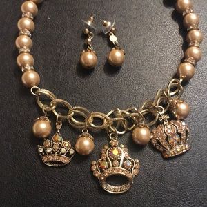PEARLS & CROWNS NECKLACE SET